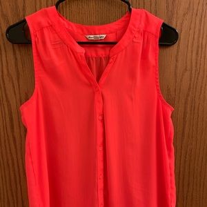 Vibrant sleeveless button down